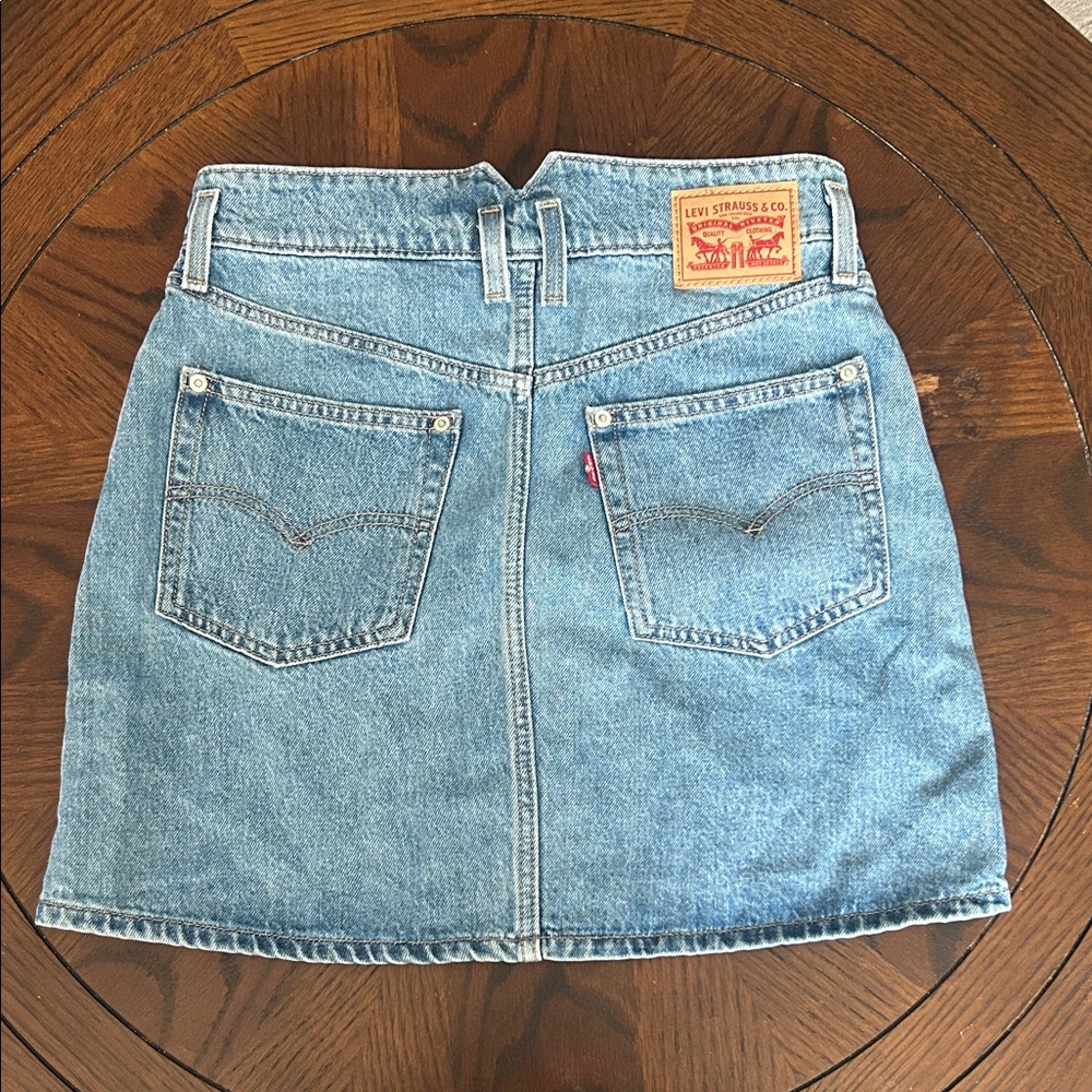 Levi's Light Blue Denim Button-Front Mini Skirt - Picture 2 of 3